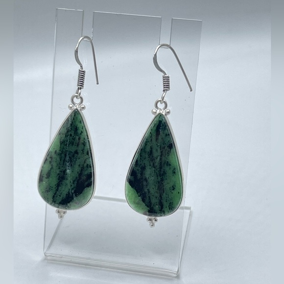 Ruby Zoisite Pendant & Earrings - Picture 6 of 13